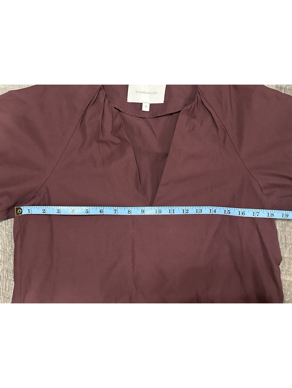 Brochu Walker Women’s Burgundy Pleated Woven V-Neck Blouse Short Sleeve M - Picture 6 of 6